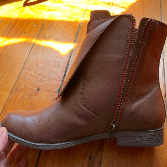 NIB Mix No. 6 'Prince' Booties (USA sz 9.5) - Picture 3 of 4